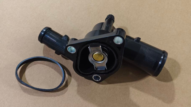 82 00 660 882, 77 00 110 716, 11061-00QAE Engine Coolant Thermostat Housing Assembly for PEUGEOT CITROËN